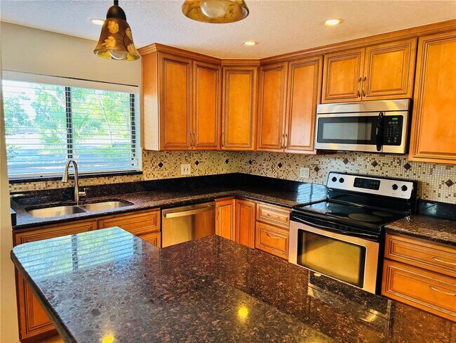 Building Photo - 1000 Winderley Pl