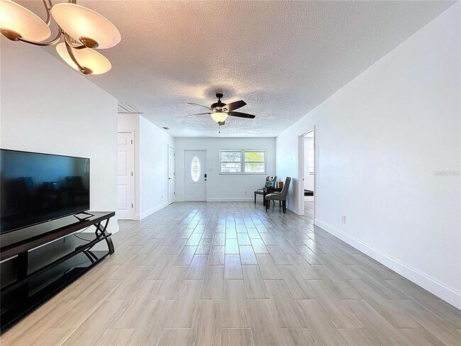 Building Photo - 5806 Liverpool Dr