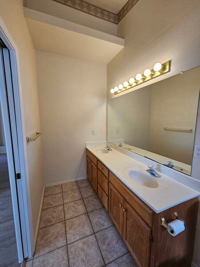 Building Photo - 8543 Murrelet Dr NE