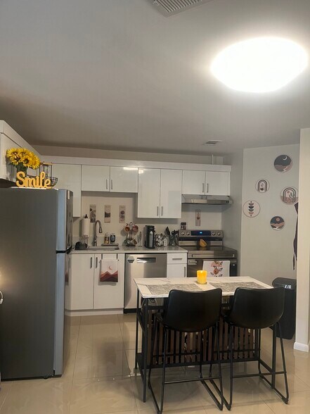 Kitchen - 1985 NE Collins Cir