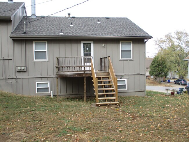 Building Photo - 1039 E Huntington Pl