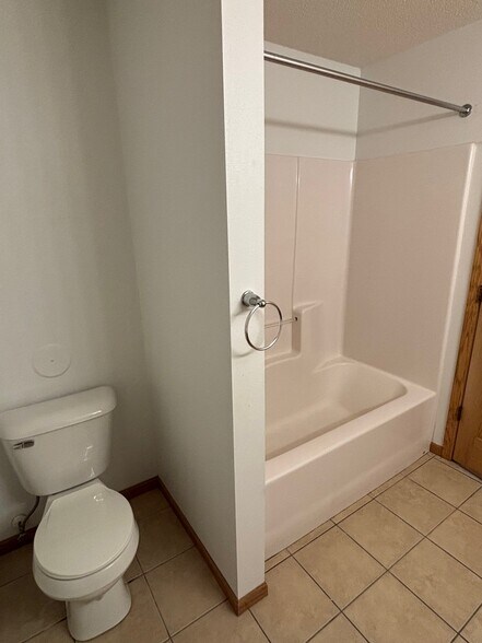 Building Photo - 3632 Calvert Rd