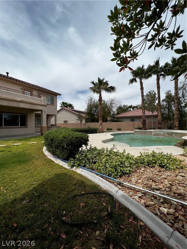 Building Photo - 10660 Lago Cantini St