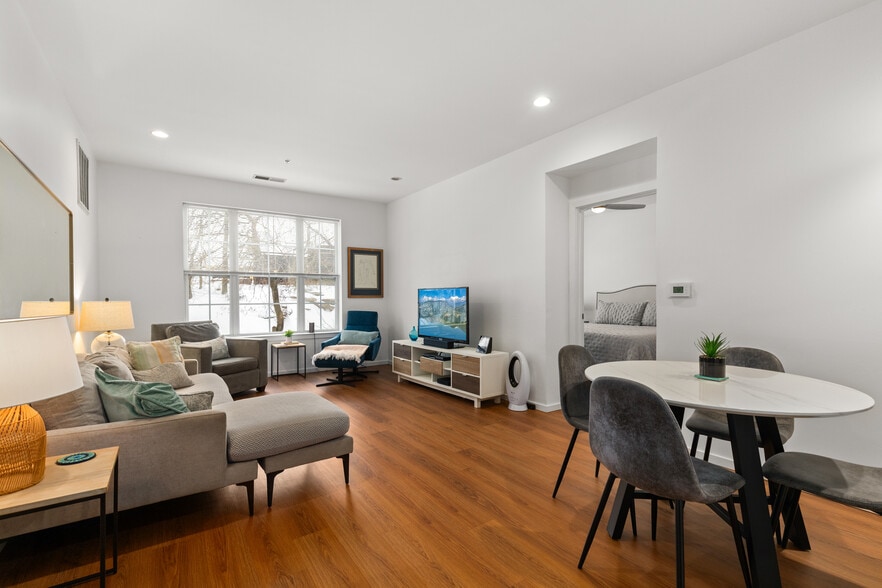 Building Photo - 443 2nd St