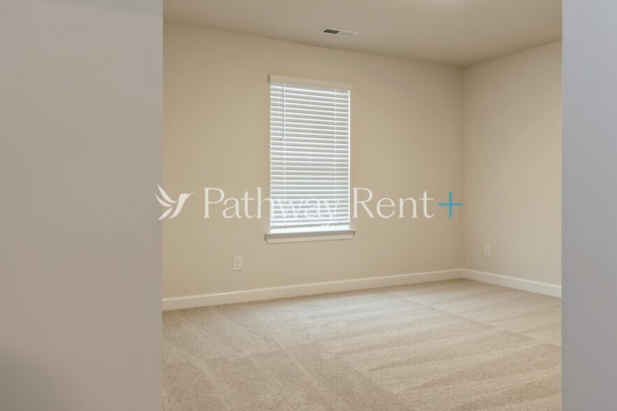 Building Photo - 3510 Quintana Dr