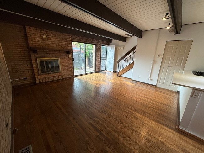 Building Photo - 1201 W Belden Ave