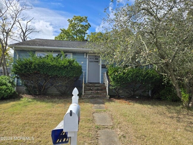 Building Photo - Take a look on this beautiful corner property