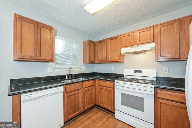 Building Photo - 154 Springbottom Dr SE