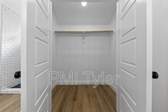 Building Photo - 1259 Bonham St