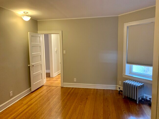 Building Photo - 5741 N Washtenaw Ave