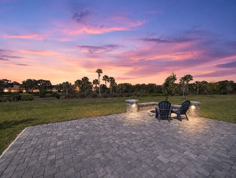 Building Photo - 9049 Dahlia Cir