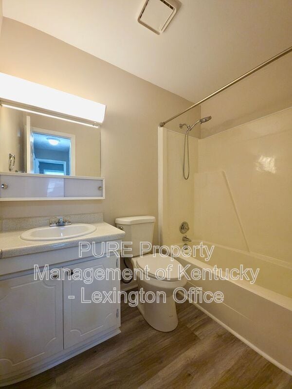 Building Photo - 3493 Sutherland Dr