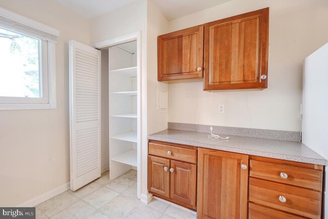 Building Photo - 53 Skyhill Rd