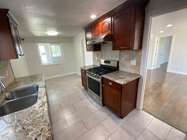 Building Photo - 15522 Claretta Ave