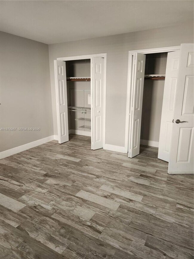 Building Photo - 107 18th Ave S