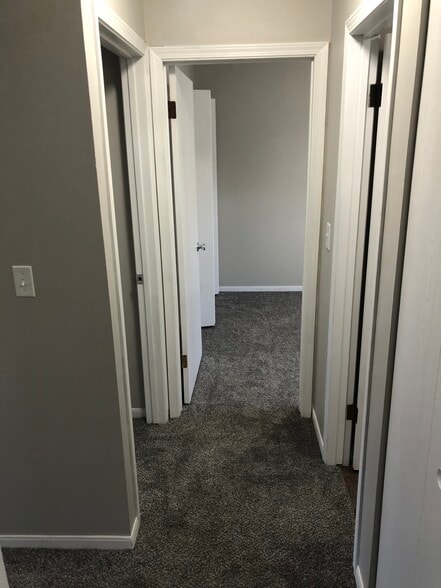 Hallway - 1015 Ebersole Blvd