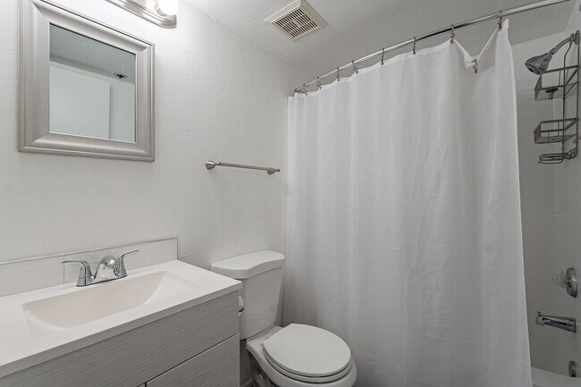 Building Photo - Two Bedrooms in Old Town Scottsdale - Available November 5, 2025!