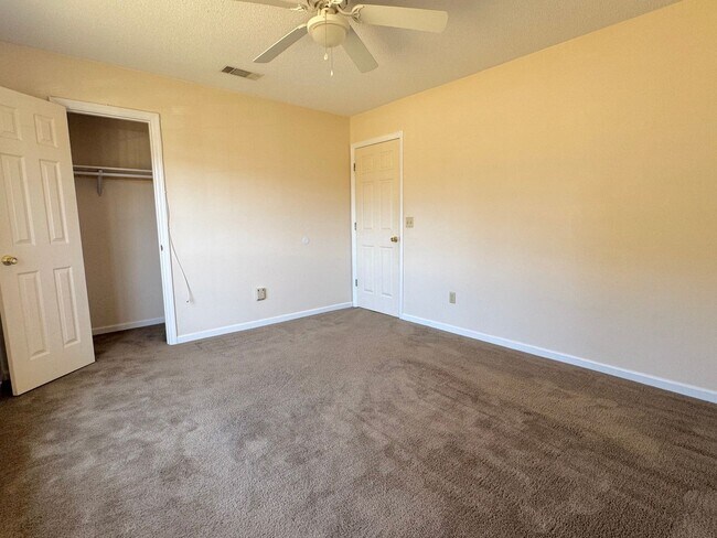 Building Photo - MOVE-IN READY! (Pet Friendly)