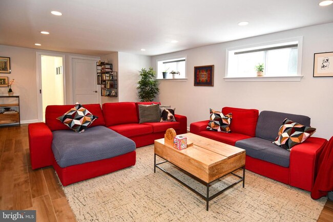 Building Photo - 854 N Liberty St