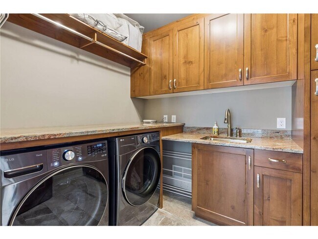Building Photo - 15700 Portico Dr