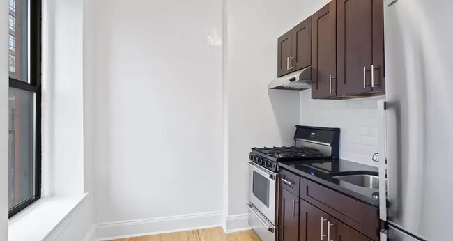 Building Photo - 300 West 10th Street