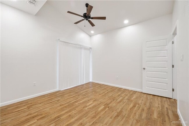 Building Photo - 15 Nassau St