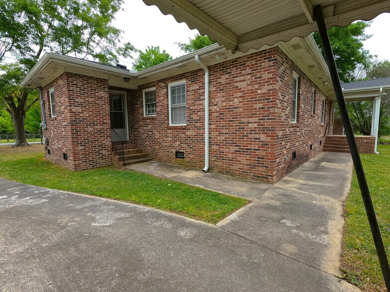 Building Photo - 11 Owens Rd
