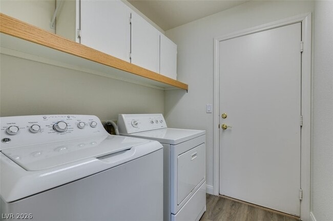 Building Photo - 8825 Fall Green Dr