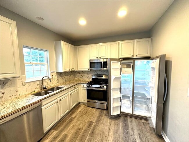 Building Photo - 5496 Village Trace