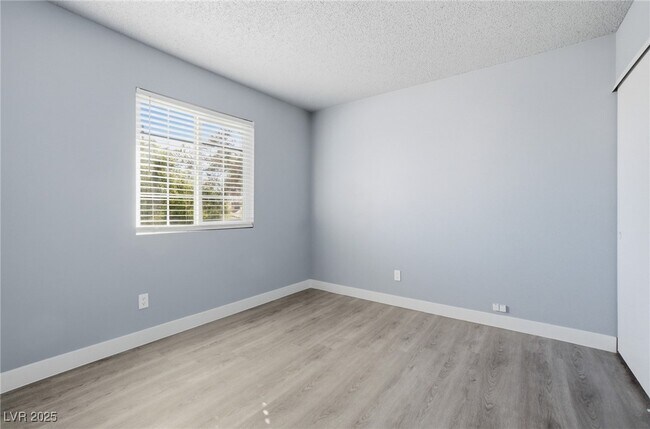 Building Photo - 1460 Daybreak Rd