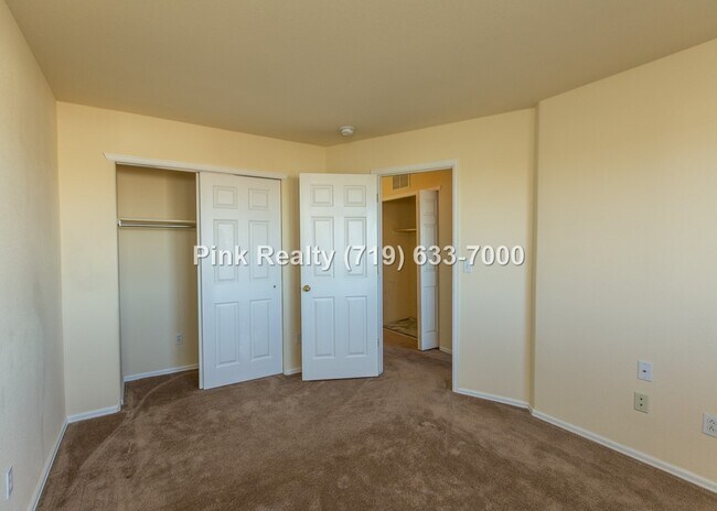 Building Photo - 985 Ridgebury Pl