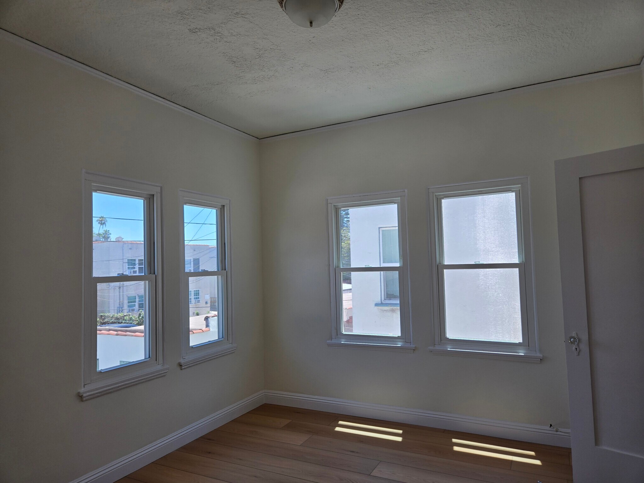 Building Photo - 360 1/2 N Genesee Ave