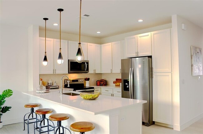 Building Photo - 300 Tesla Cir