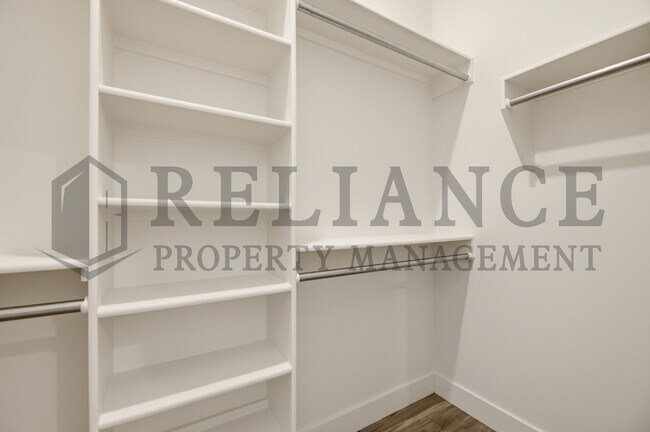 Building Photo - 619 Elmwood St