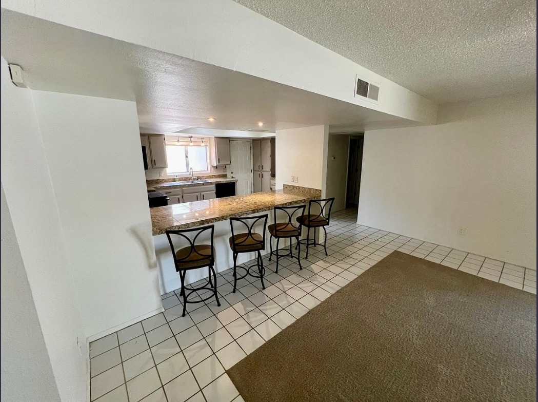 Building Photo - 984 N 85th Pl