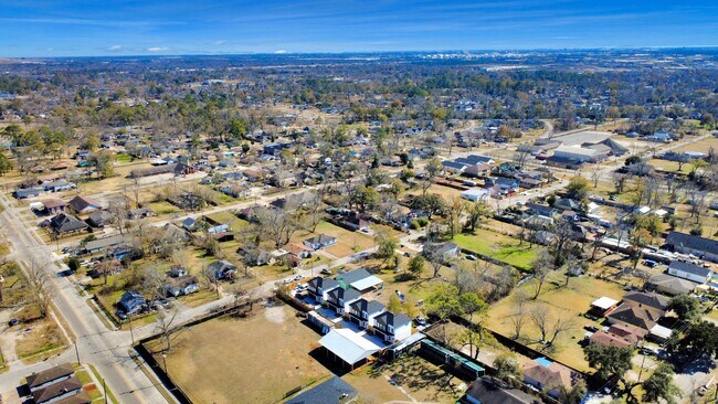 Building Photo - 8025 Peachtree St