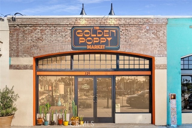 Building Photo - 2700 E Chaucer St