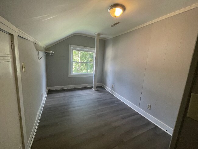 Building Photo - 1800 S Main St