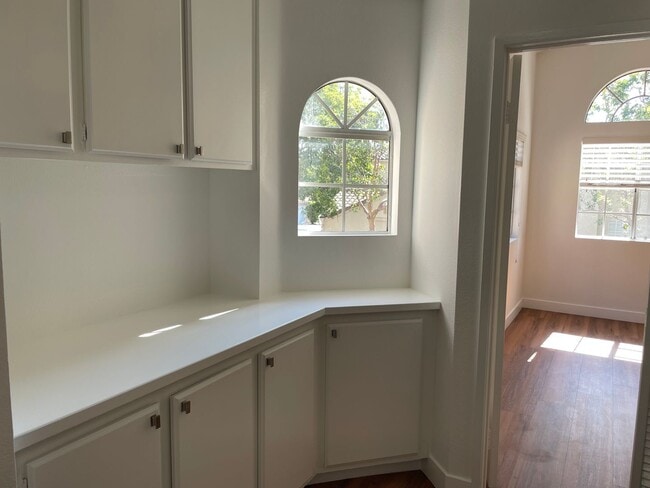 Building Photo - Dual Master Two Bedroom Townhome in Westpa...