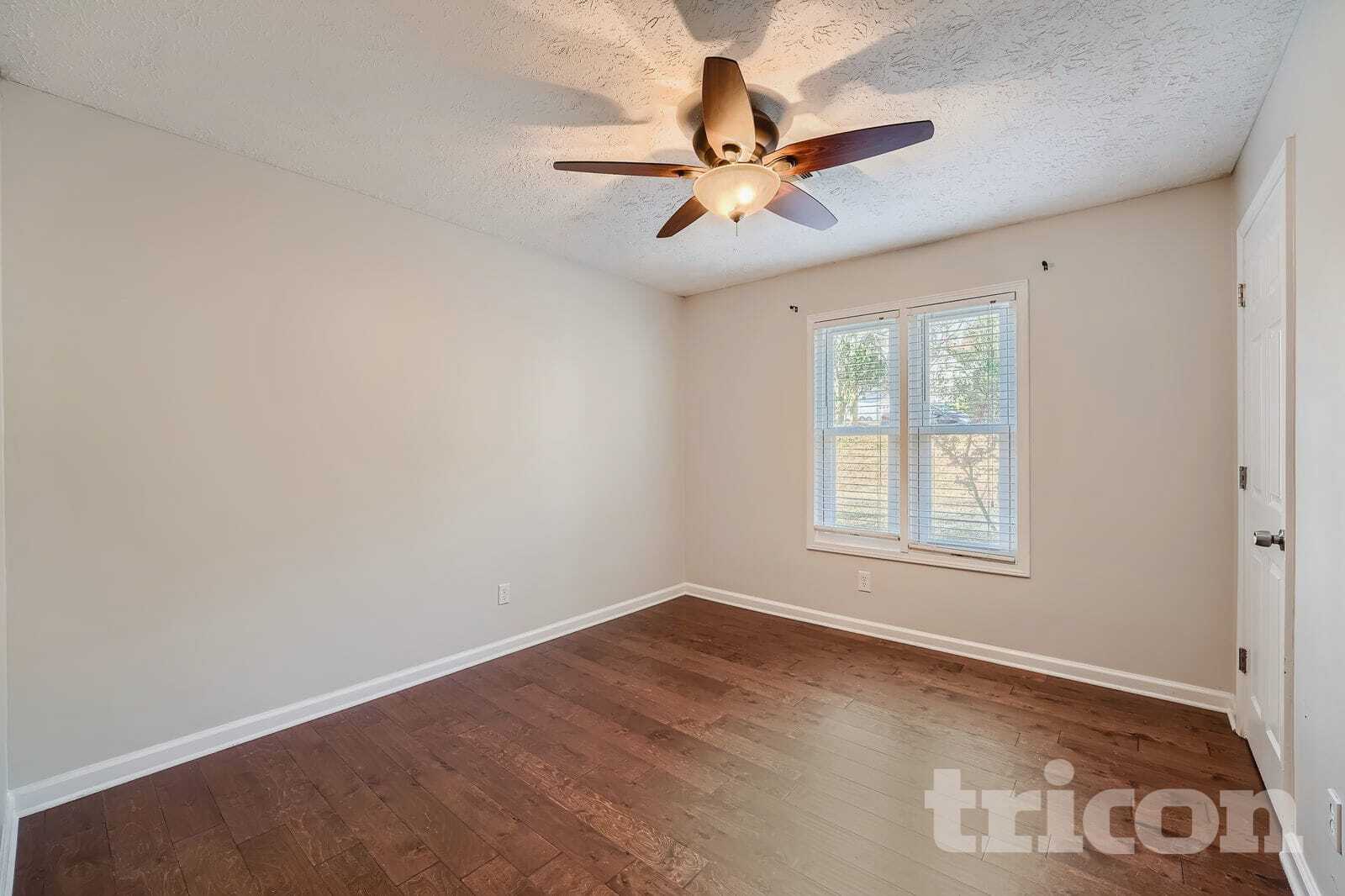 Building Photo - 414 River Point Dr