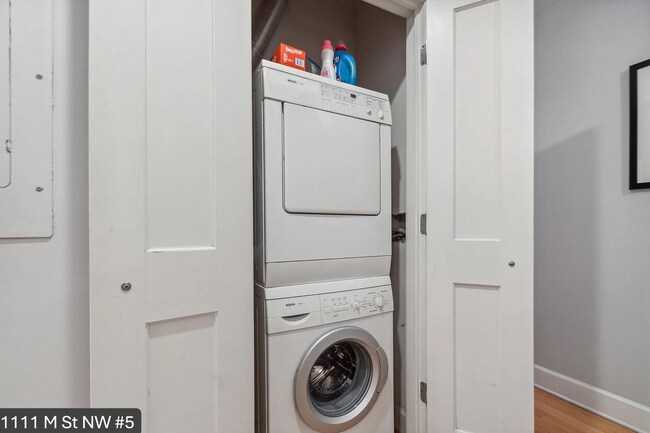 Building Photo - Charming 2 BR/2 BA Condo in Logan Circle!