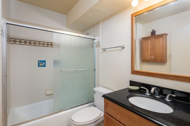 Building Photo - Cozy Marina-Front Condo – 1BR at Ilikai Ma...