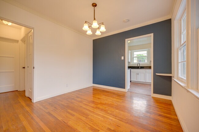 Building Photo - 1333 Cochran Ave
