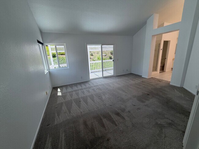 Building Photo - Beautiful 3 bed/3 bath In San Clemente