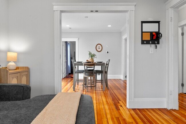 Building Photo - 22 Buttonwood St