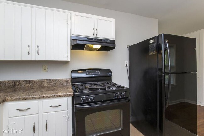 Building Photo - 3 br, 1 bath House - 3235 Bluebird Ln