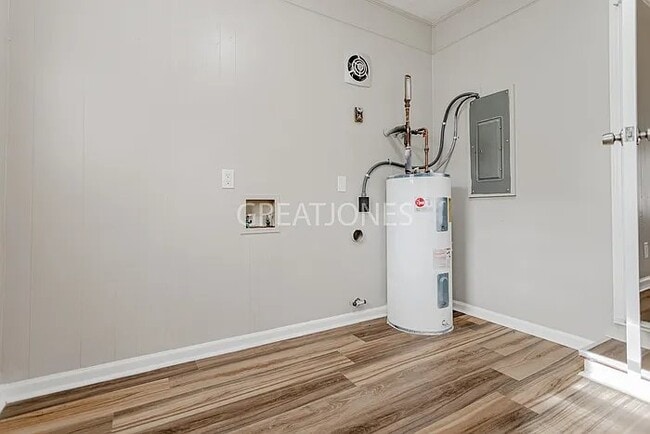 Building Photo - 4346 Pinebrook Dr