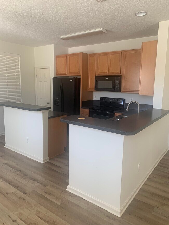 Building Photo - 200 Sienna Pl