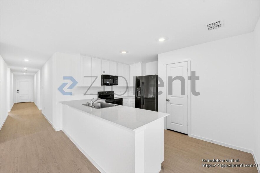 Building Photo - 6813 Haines Dr