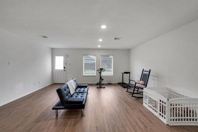Building Photo - 27110 Breakaway Ln